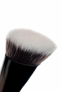 Brushworks No. 11 Flat Top Contour Brush