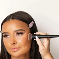 Brushworks No. 11 Flat Top Contour Brush