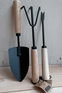 by Benson Ukrudtsjern