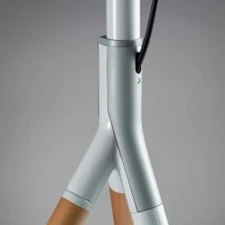 Champion Nordic Tv-stativ, stående på gulvet med træben