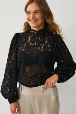 Ellos Collection Blondebluse med høj halsudskæring