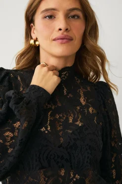 Ellos Collection Blondebluse med høj halsudskæring