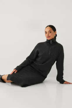 Ellos Collection Glatstrikket kjole med høj krave