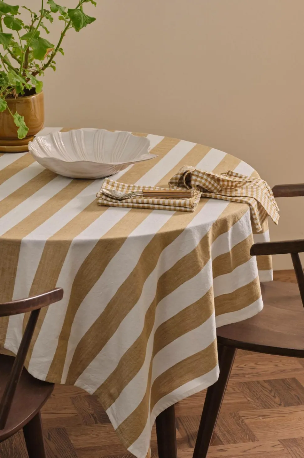 Ellos Home Dug Ramona