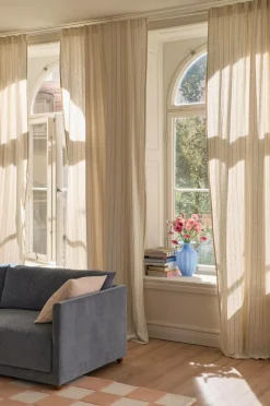 Ellos Home Multibåndsgardin Elly Thin Stripe i genanvendt halvlinned 2-pak