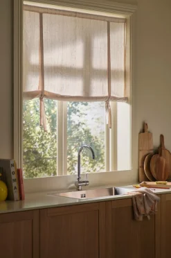 Ellos Home Roll up-gardin Elly Thin Stripe Rollup i genanvendt halvlinned