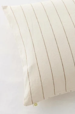 Ellos Home Sengesæt Elly Thin Stripe i genanvendt halvlinned 2 eller 3 stykker