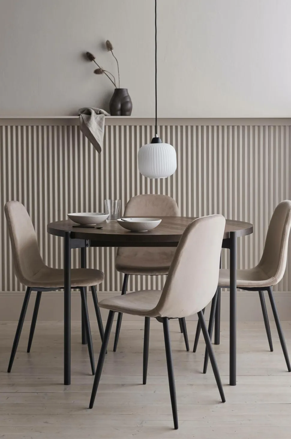 Ellos Home Spisebordssæt Gilda med 1 bord og 4 stole