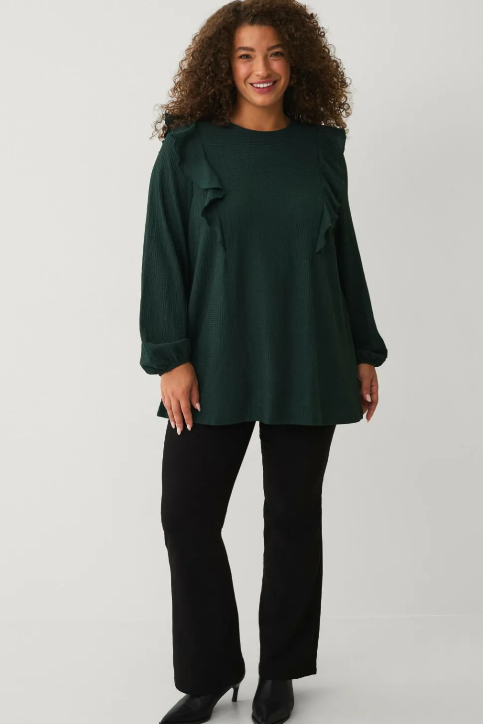 Ellos Plus collection Top med volanter og ballonærmer