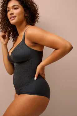 Ellos Plus collection Shapingbody med blondedetaljer - medium støtte