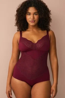 Ellos Plus collection Shapingbody med blondedetaljer - medium støtte