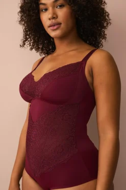 Ellos Plus collection Shapingbody med blondedetaljer - medium støtte