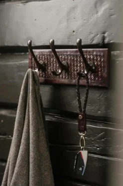 Halvor Bakke Knagerække i vævet læder