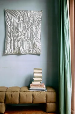 HKliving Vægkunst 'Ceci n'est pas un hôtel'