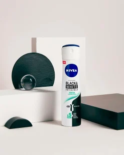 Nivea Black & White Fresh Spray 150 ml