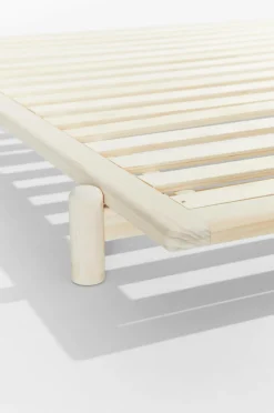 Pastill Julie sengeramme i fyrretræ 180 cm