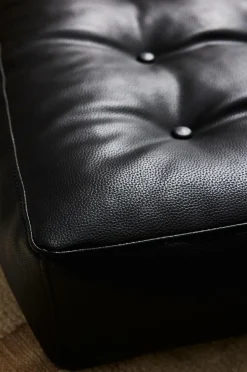 Pastill Luca gulvpude i vegansk læder 64x64x15 cm