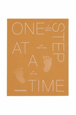 PRINTWORKS Et skridt ad gangen - En bog om den første tid i mit liv