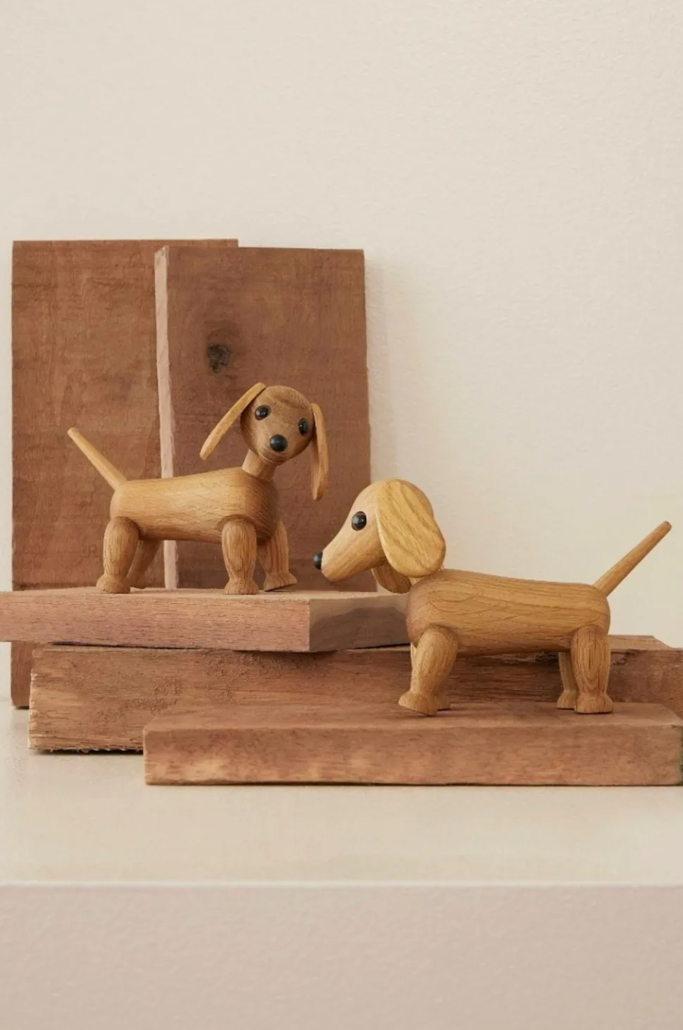 Spring Copenhagen Trædekoration Amigo Gravhund 15 cm