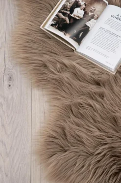 Venture Home Fåreskind Katy