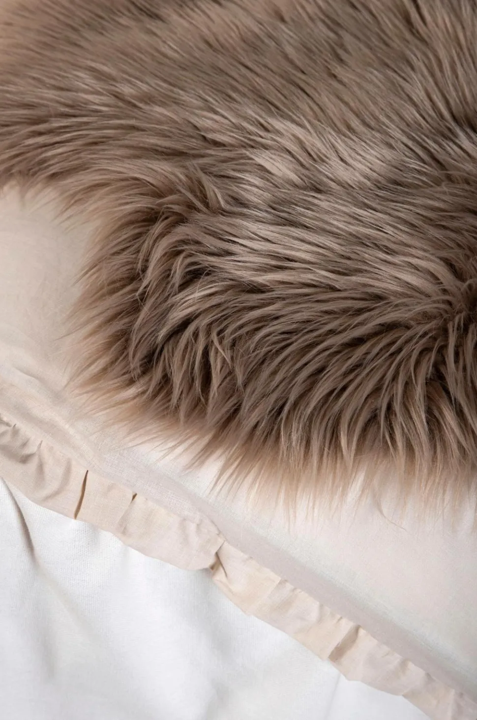 Venture Home Fåreskind Katy