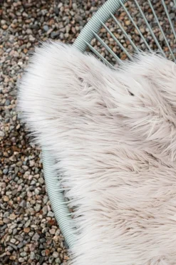 Venture Home Fåreskind Katy